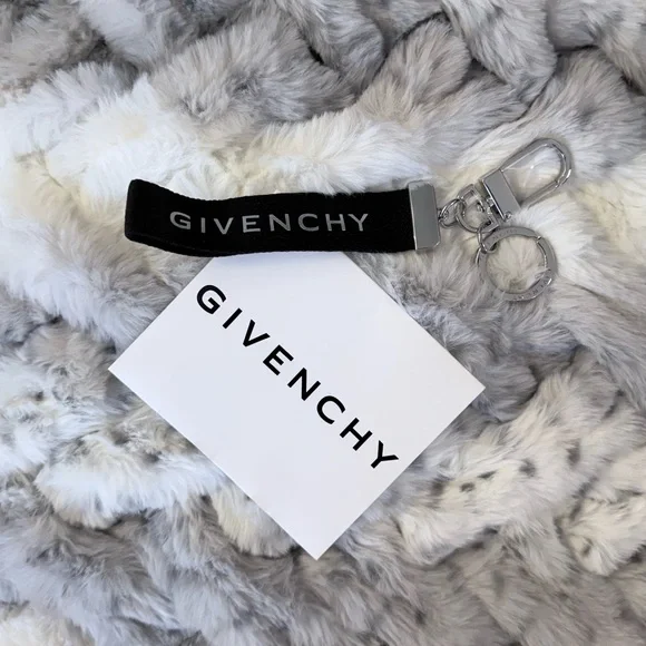Givenchy Keyring - Picture 1 of 2